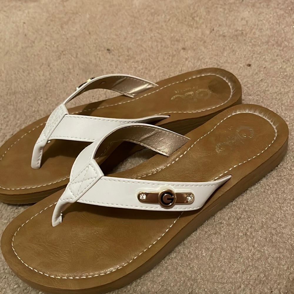 Guess GBG Los Angeles flip flops sandals size 6 white